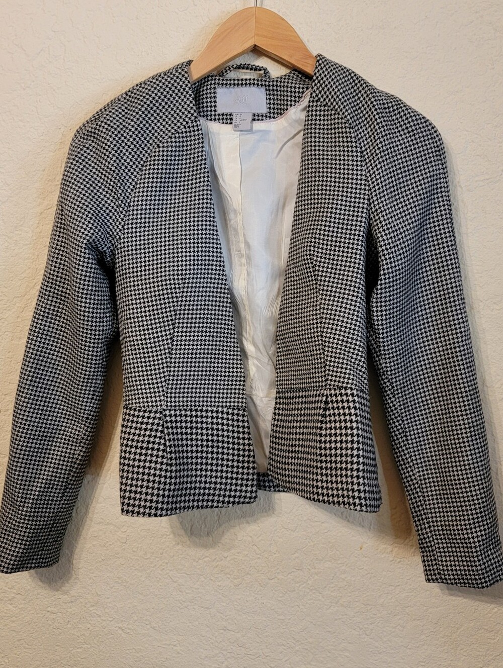 H&M Black and Cream Houndstooth Peplum Blazer Sz 4